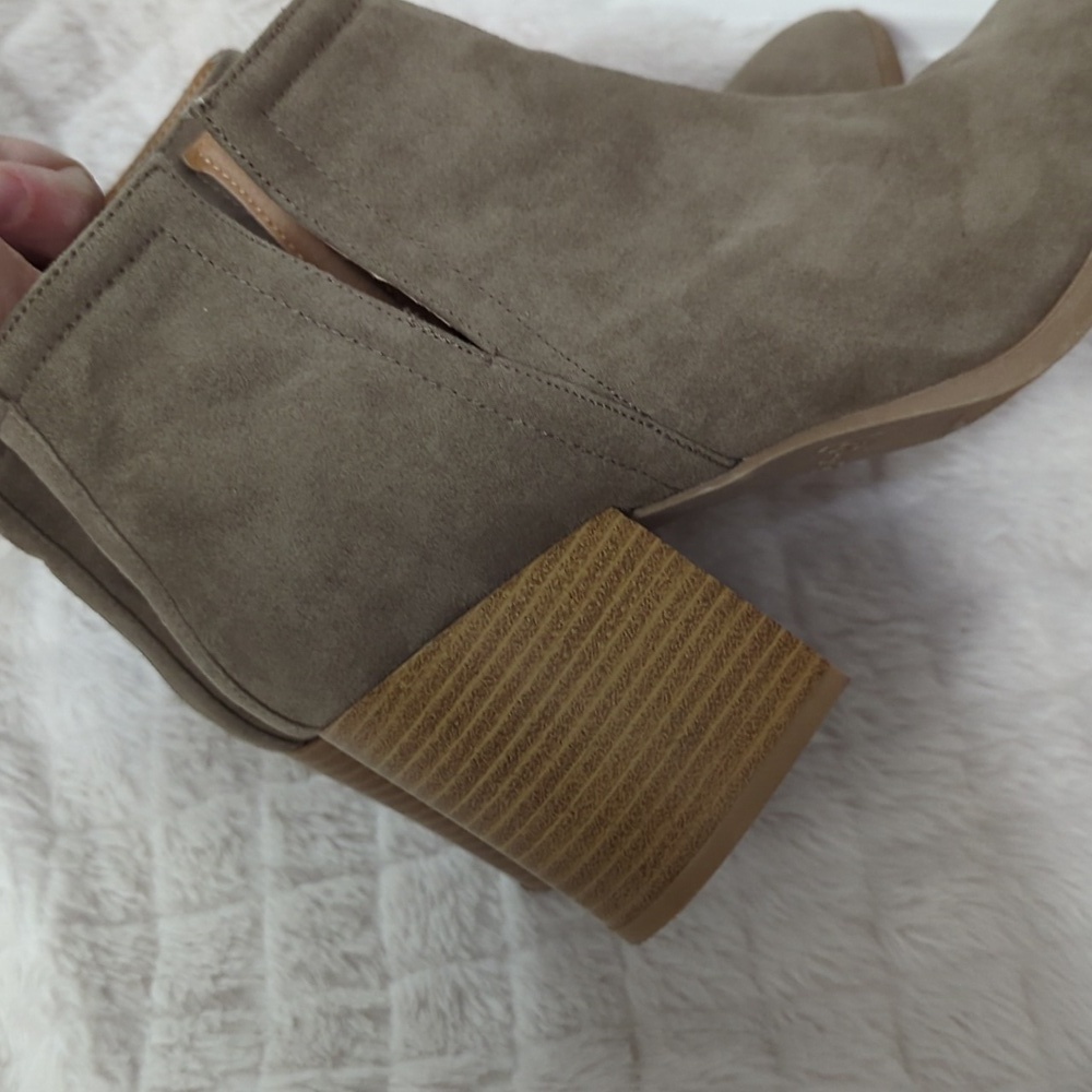 Like New Qupid Beige Boots - Picture 3 of 5